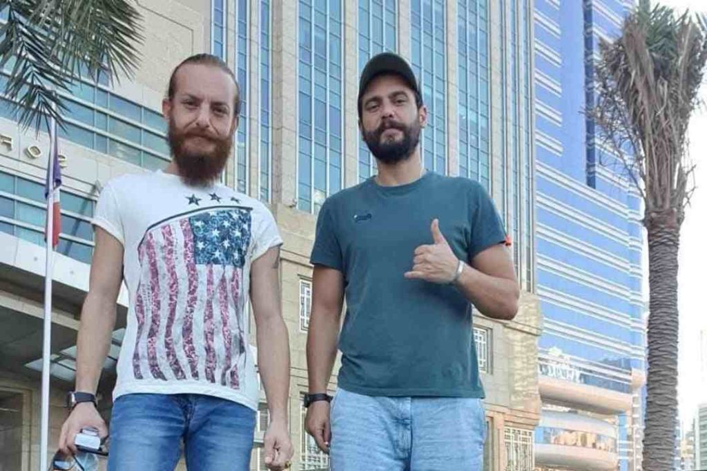 أويس مخللاتي ديانته